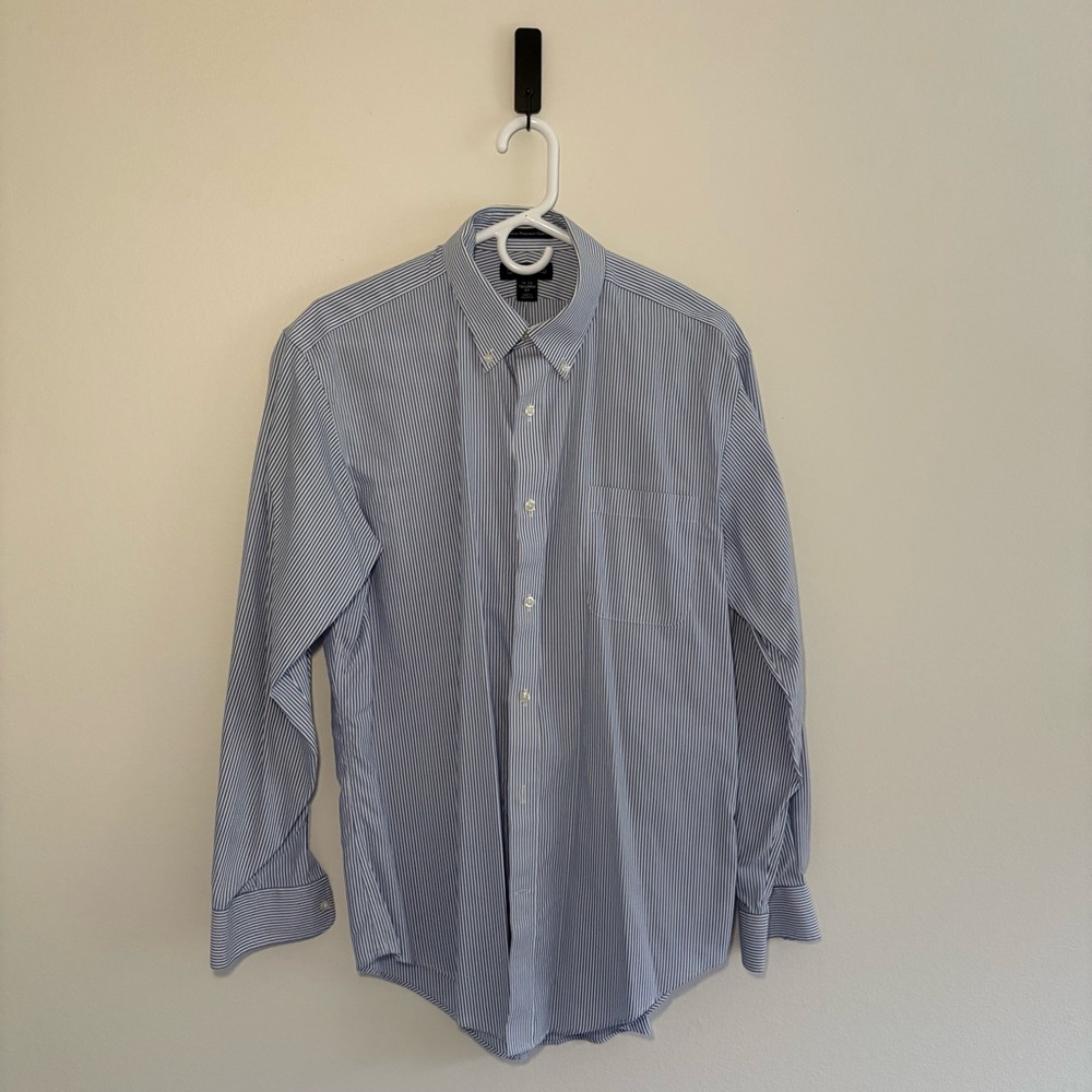 Lands End Men's Light Blue Pinstripe‎ Button-Down Shirt Tailored Fit No Iron